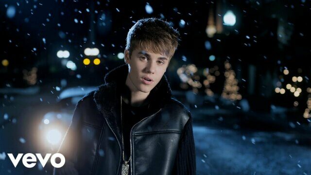 Превью клипа «Mistletoe»