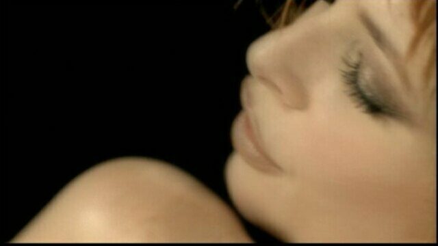 Превью клипа «L'Amour n'est rien...»