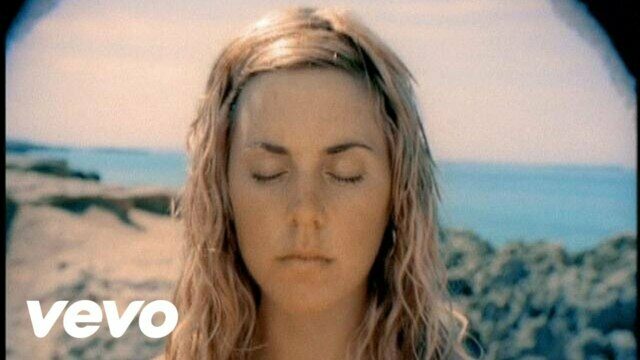Превью клипа «I Turn To You»