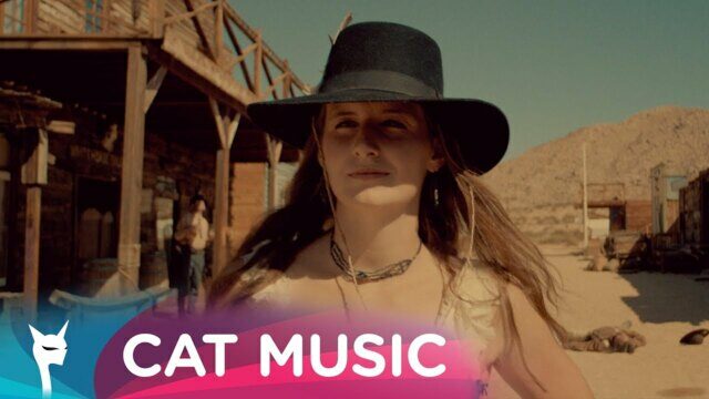 Превью клипа «La Cancion»