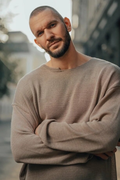 Повзрослел