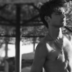 Анатолий Михайлов